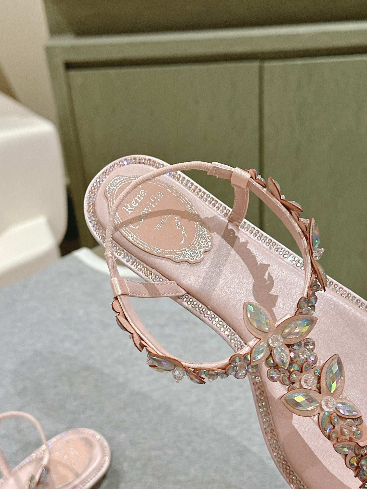 RENE CAOVILLA 26S THONG SANDALS IN NUDE PINK LAMBSKIN WITH CRYSTAL