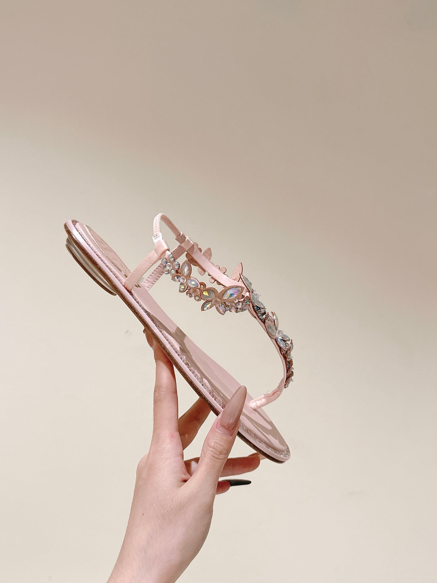 RENE CAOVILLA 26S THONG SANDALS IN NUDE PINK LAMBSKIN WITH CRYSTAL