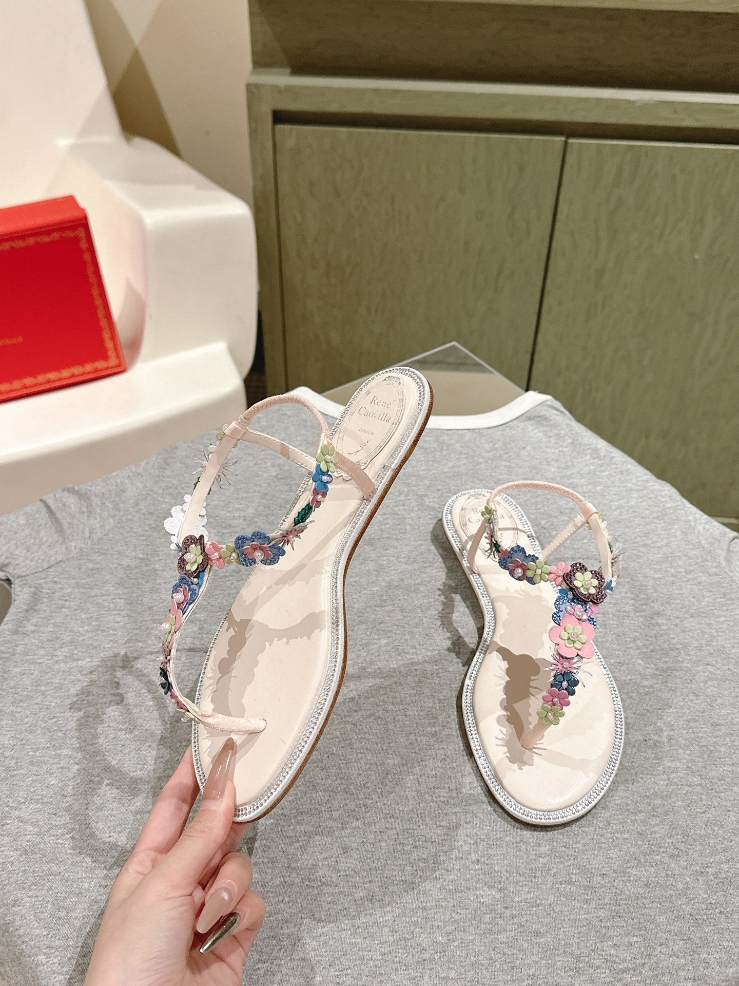 RENE CAOVILLA 26S THONG SANDALS IN NUDE PINK LAMBSKIN FLORAL EMBELLISHED STRAP