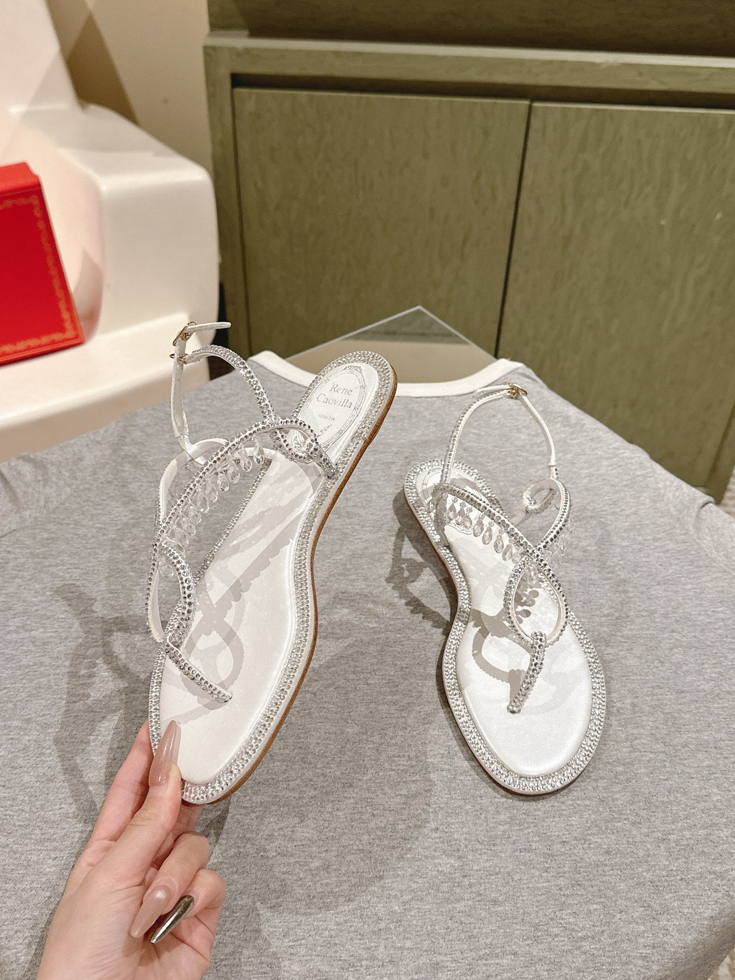 RENE CAOVILLA 26S THONG SANDALS IN WHITE LAMBSKIN CRYSTAL EMBELLISHED STRAP
