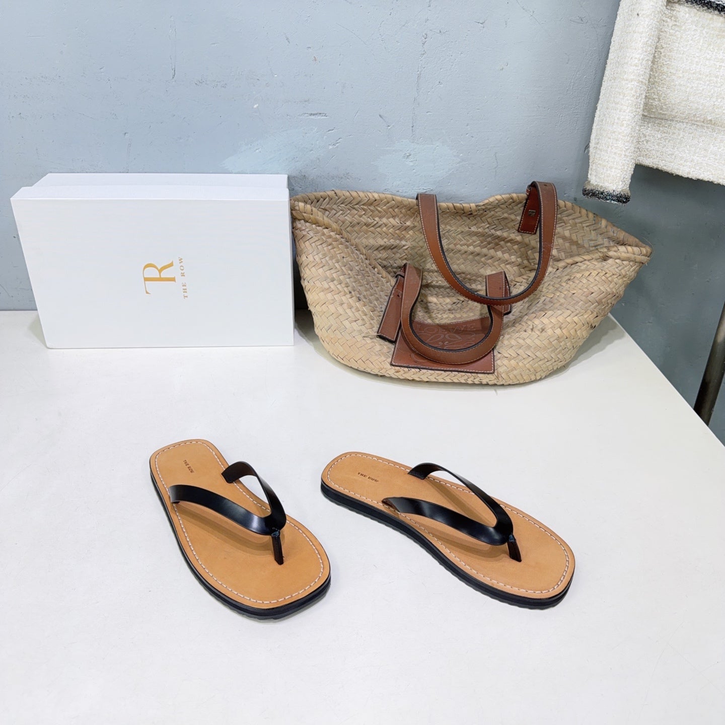 THE ROW 26S THONG SANDALS IN BROWN CALFSKIN BLACK STRAP