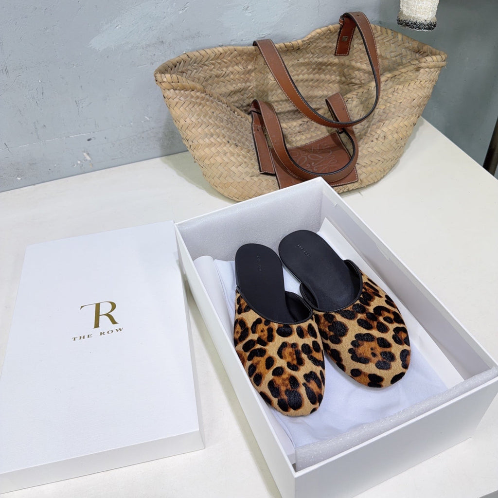 THE ROW 26S ROUND TOE MULE FLATS IN LEOPARD PRINT CALF HAIR CALFSKIN
