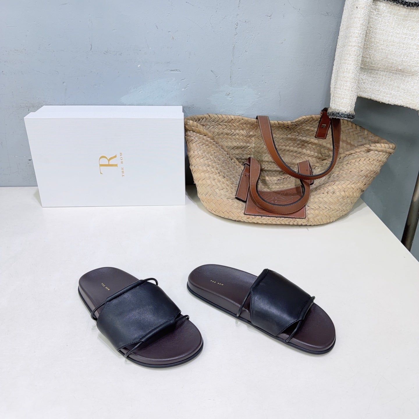 THE ROW 26S STRAP SLIDES IN BLACK CALFSKIN