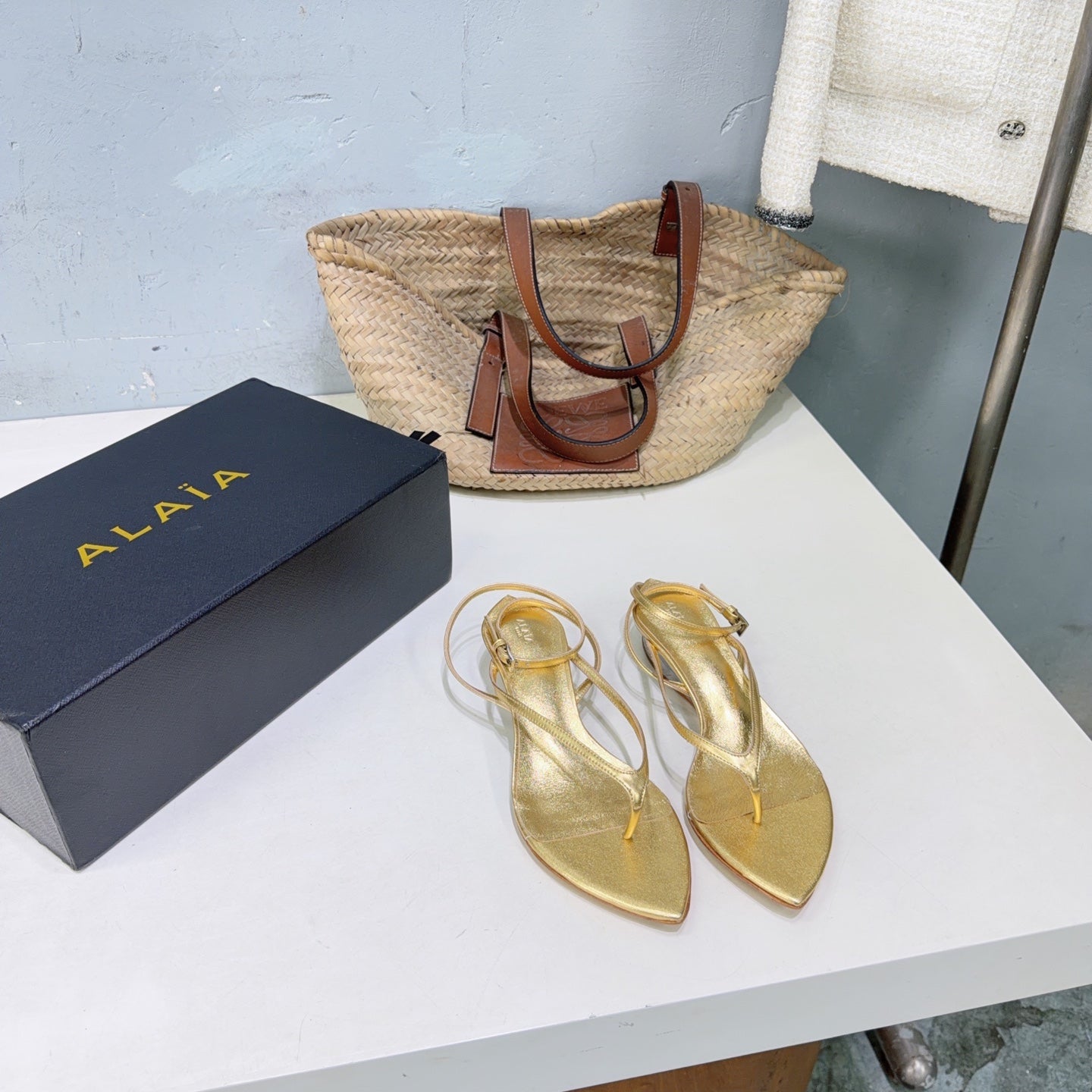 ALAIA 26S THONG SANDALS IN GOLD CALFSKIN