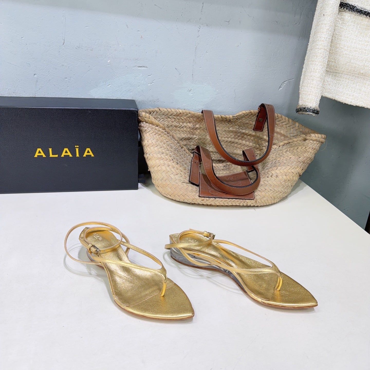 ALAIA 26S THONG SANDALS IN GOLD CALFSKIN