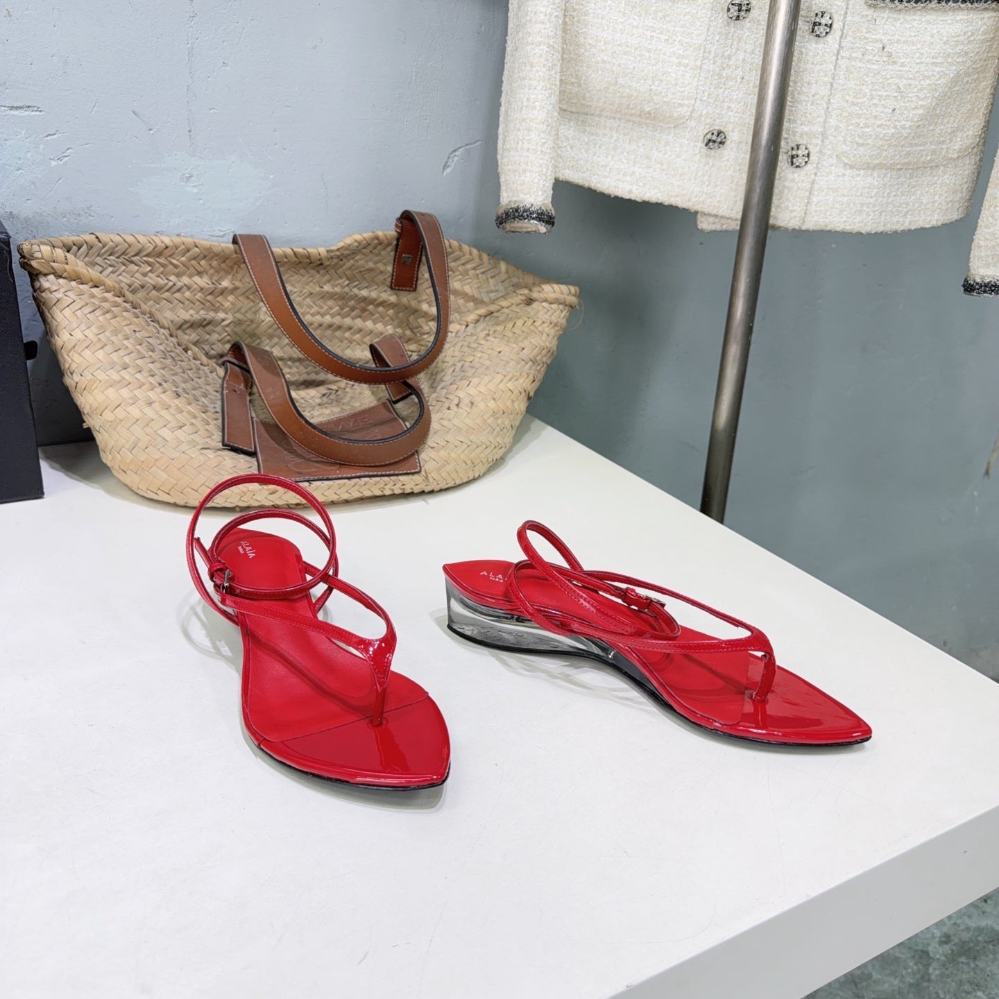 ALAIA 26S THONG SANDALS IN RED CALFSKIN
