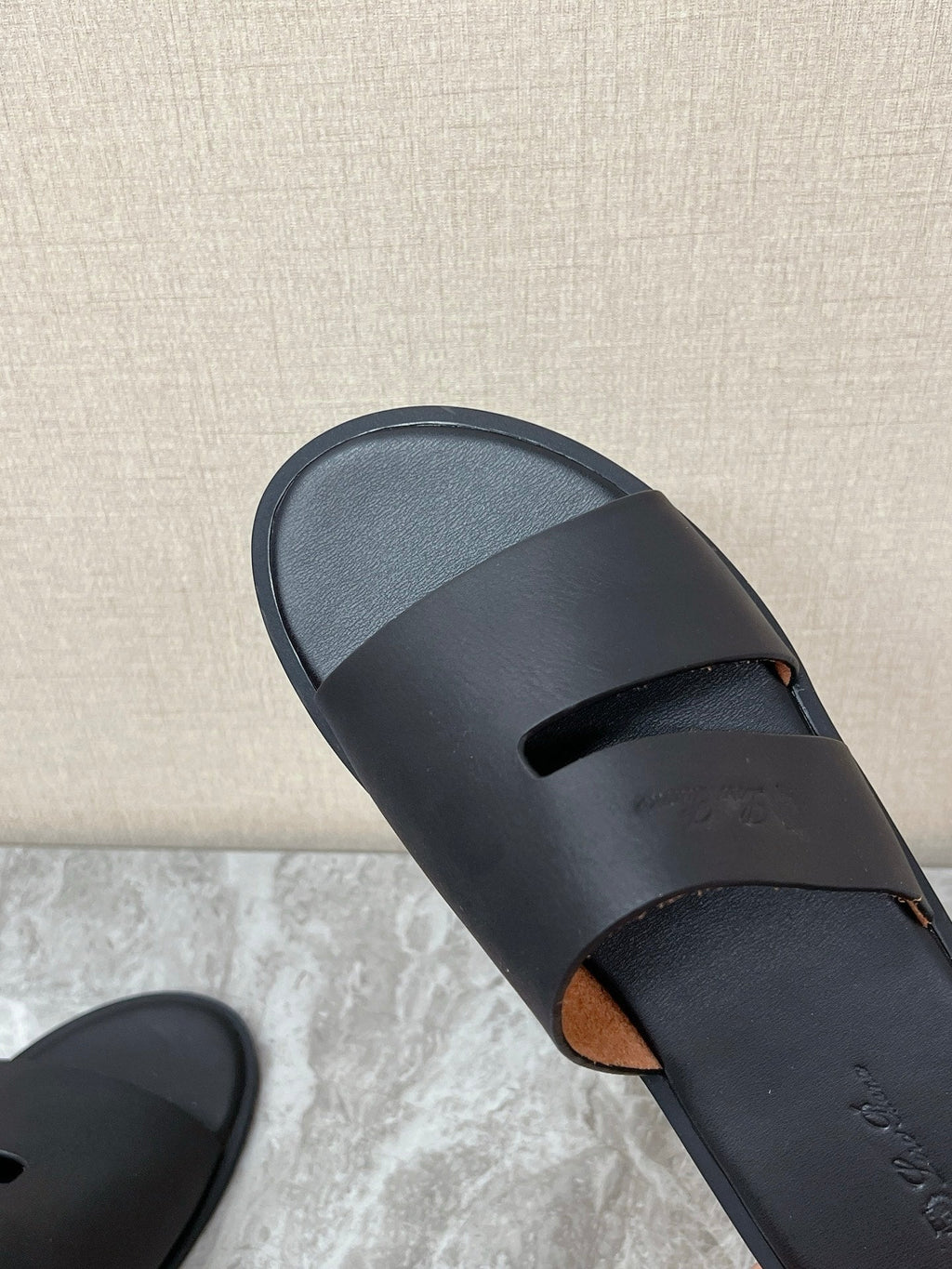 LP 26S CLASSIC H-CUT SLIDES IN BLACK CALFSKIN