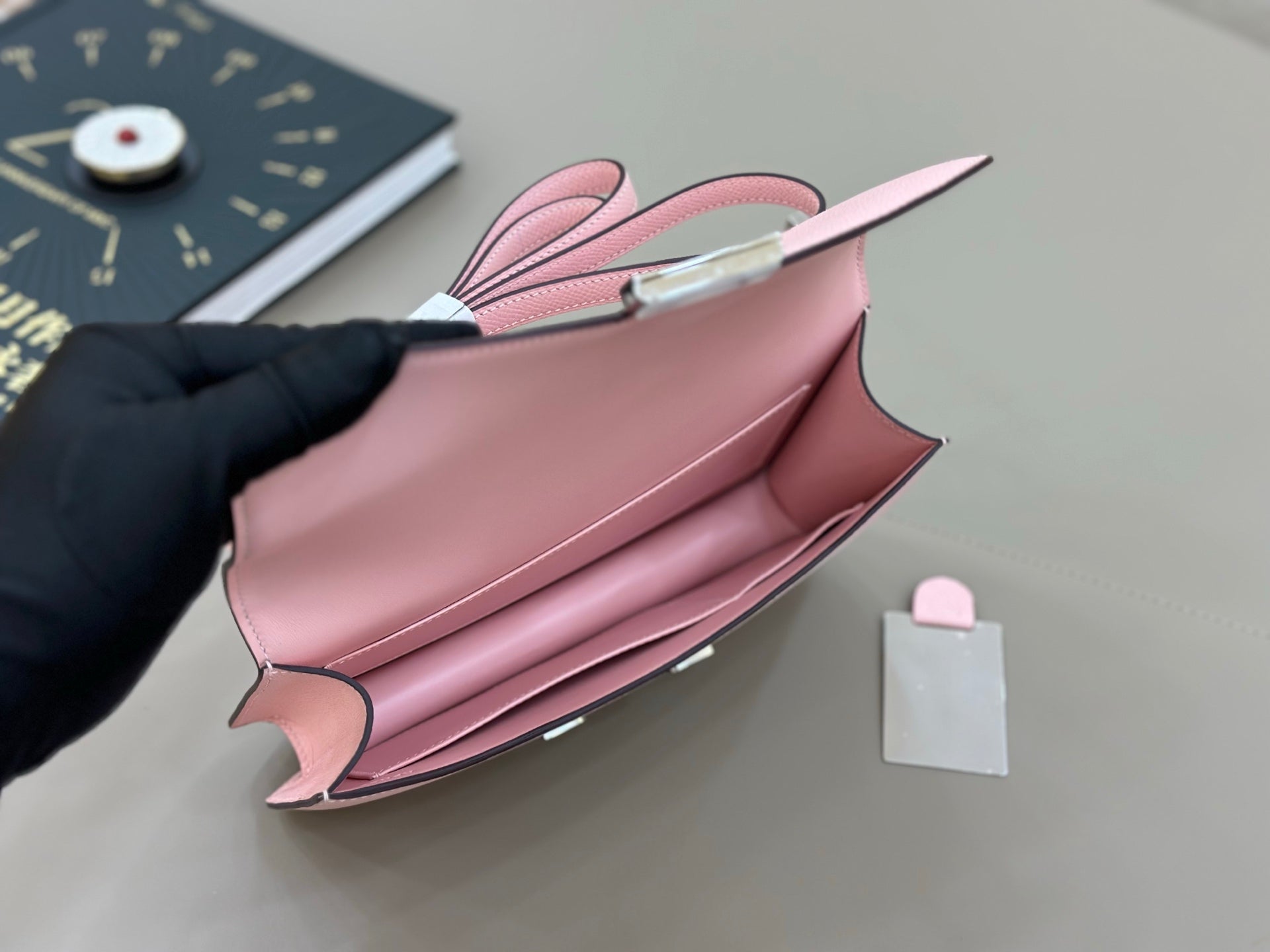 HM 25S CONSTANCE ELAN 24 CM IN LIGHT PINK EPSOM WITH SILVER HARDWARE