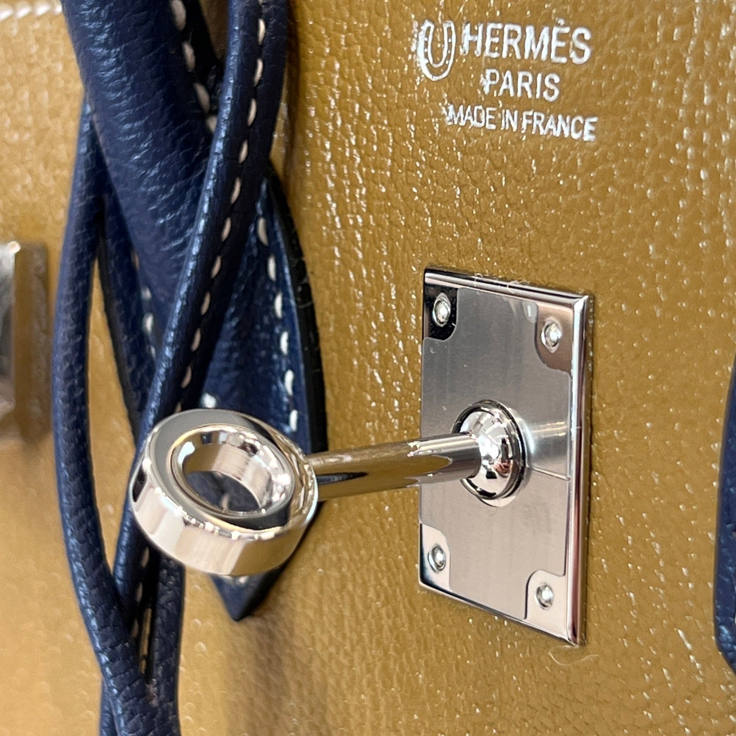 HM 25S BIRKIN 25 CM IN EARTH BROWN AND NAVY BLUE COWHIDE WITH KEY SILVER