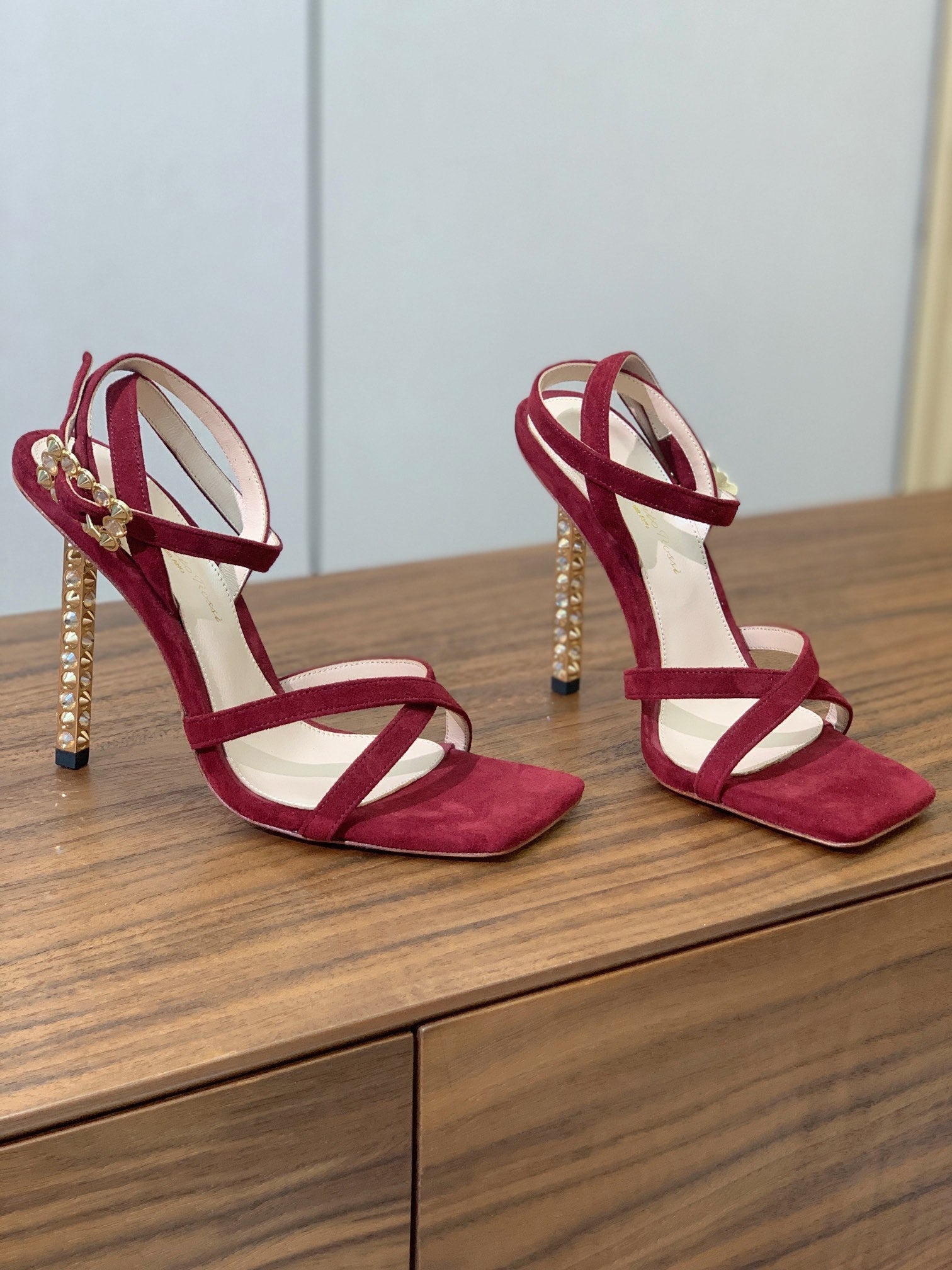 GIANVITO ROSSI 26S CRYSTAL HEELS 105 MM IN DARK RED SUEDE