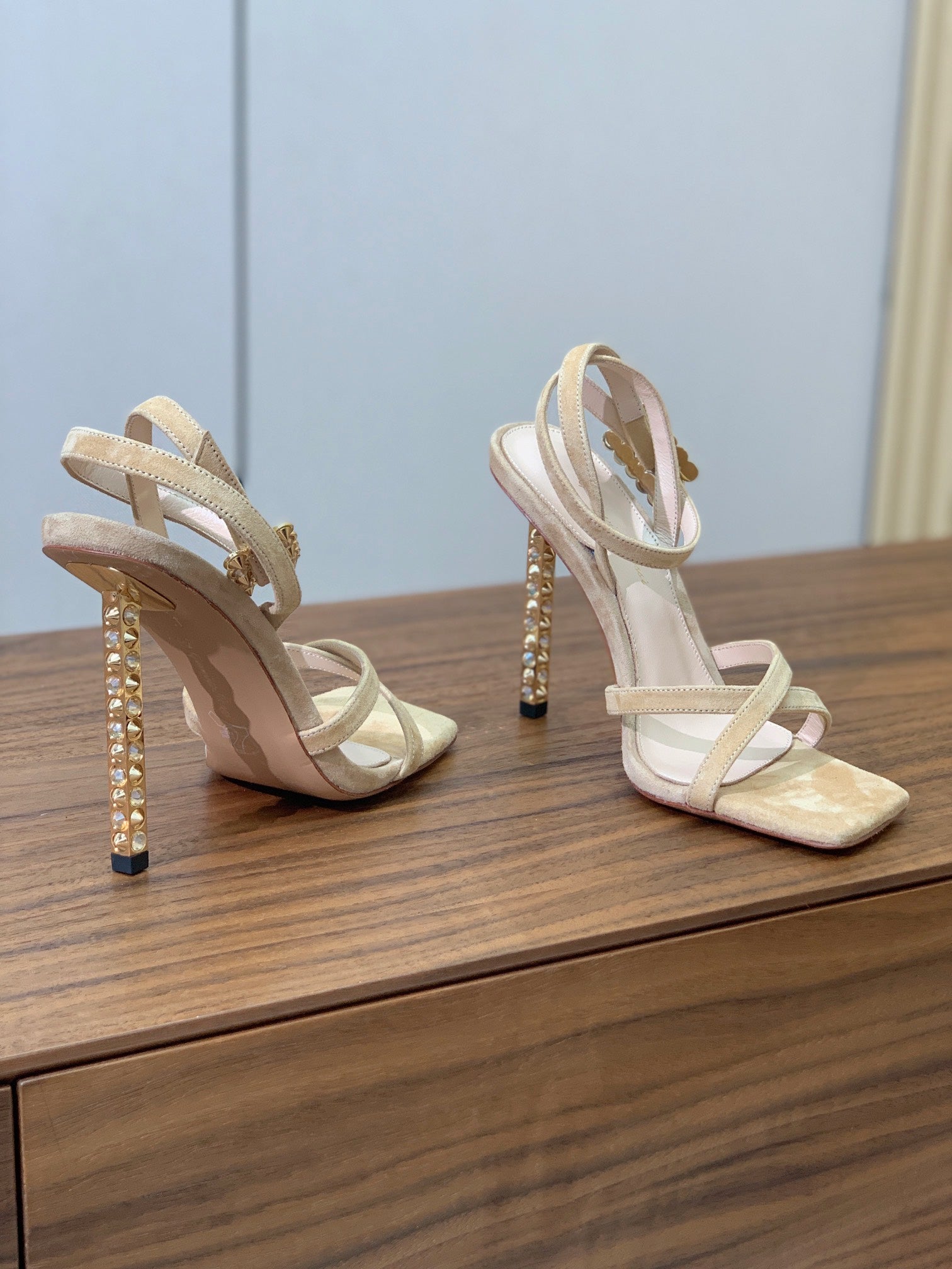 GIANVITO ROSSI 26S CRYSTAL HEELS 105 MM IN BEIGE SUEDE