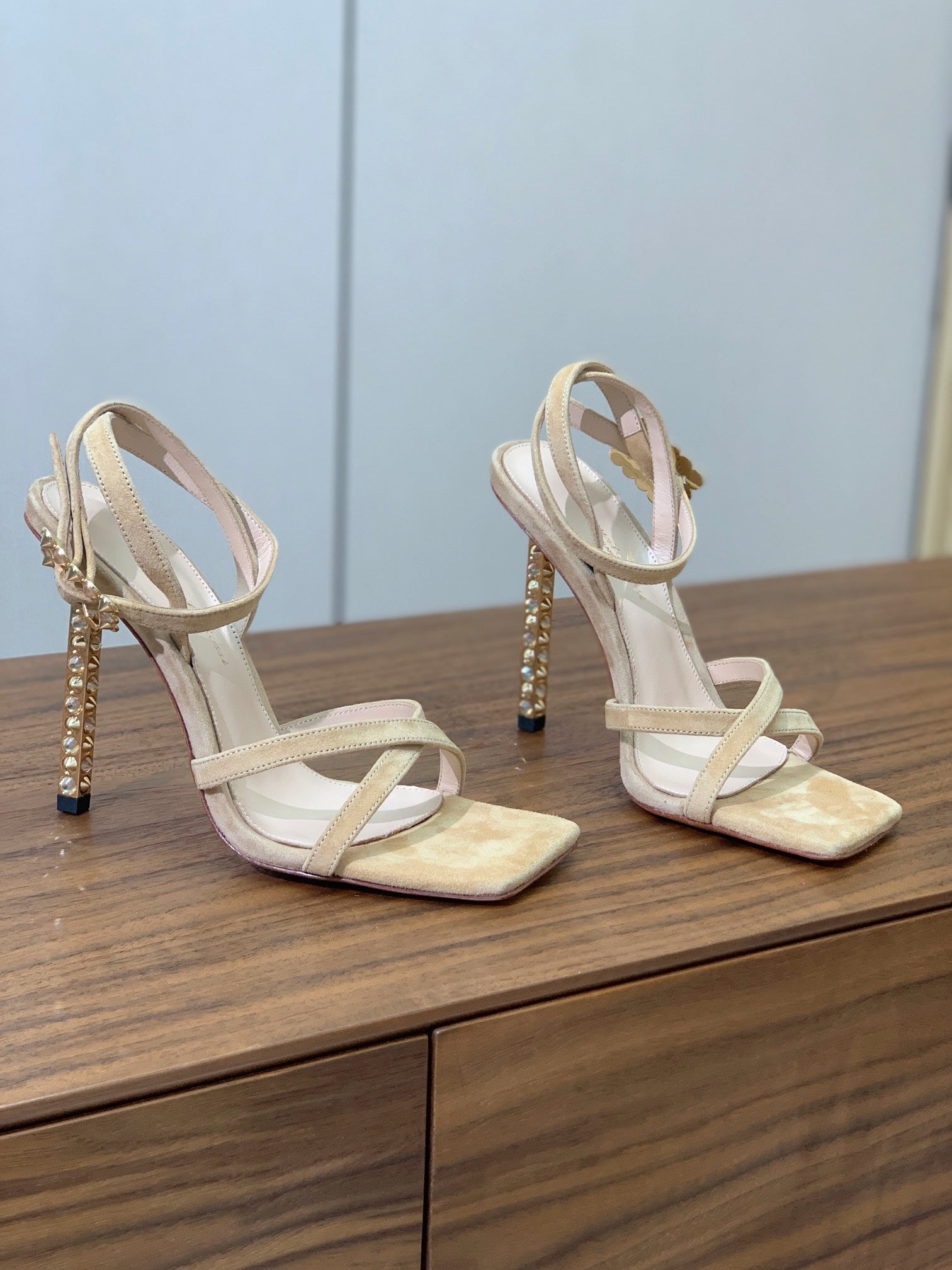 GIANVITO ROSSI 26S CRYSTAL HEELS 105 MM IN BEIGE SUEDE