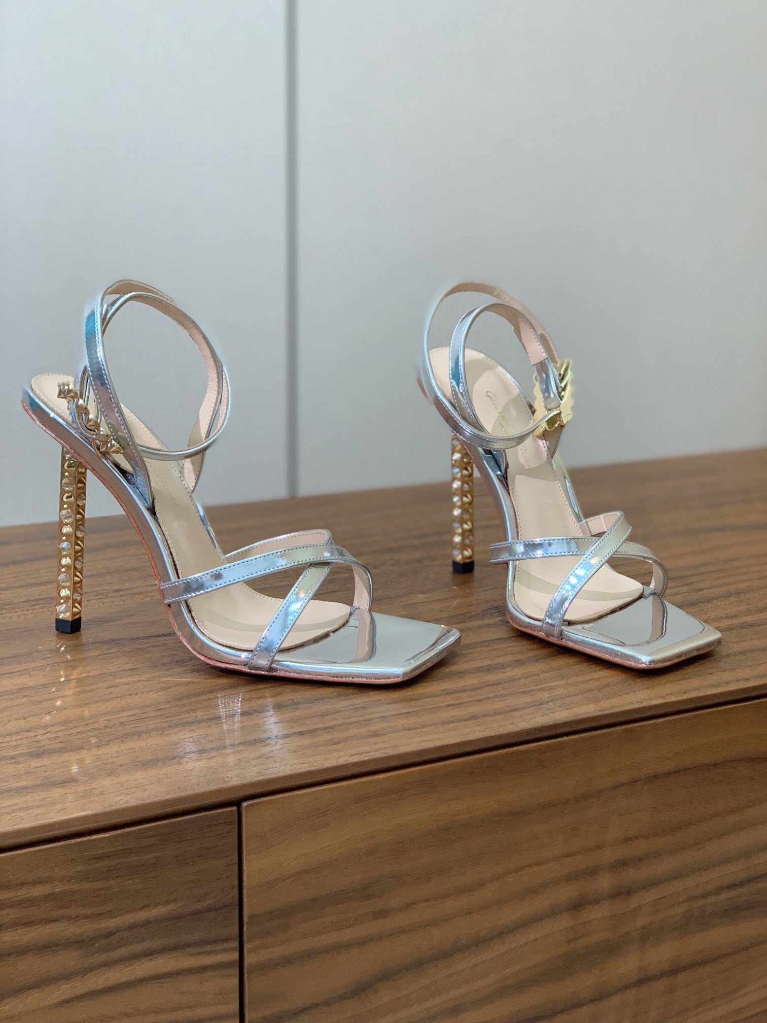 GIANVITO ROSSI 26S CRYSTAL HEELS 105 MM IN SILVER LAMBSKIN