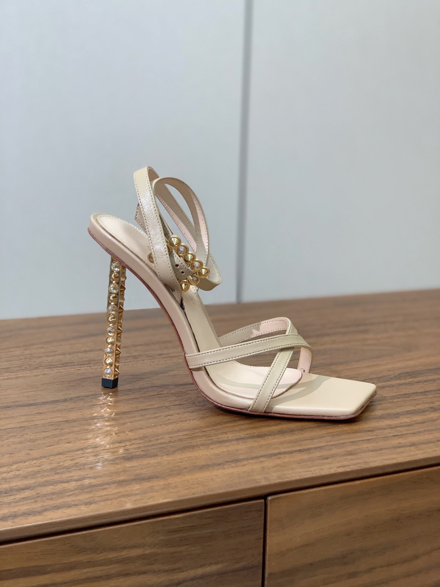 GIANVITO ROSSI 26S CRYSTAL HEELS 105 MM IN BEIGE LAMBSKIN