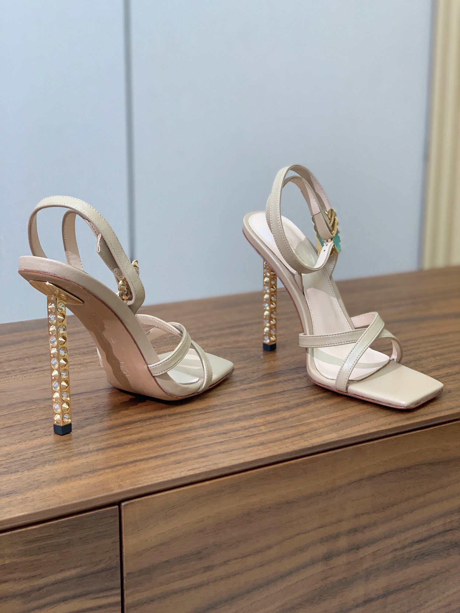 GIANVITO ROSSI 26S CRYSTAL HEELS 105 MM IN BEIGE LAMBSKIN