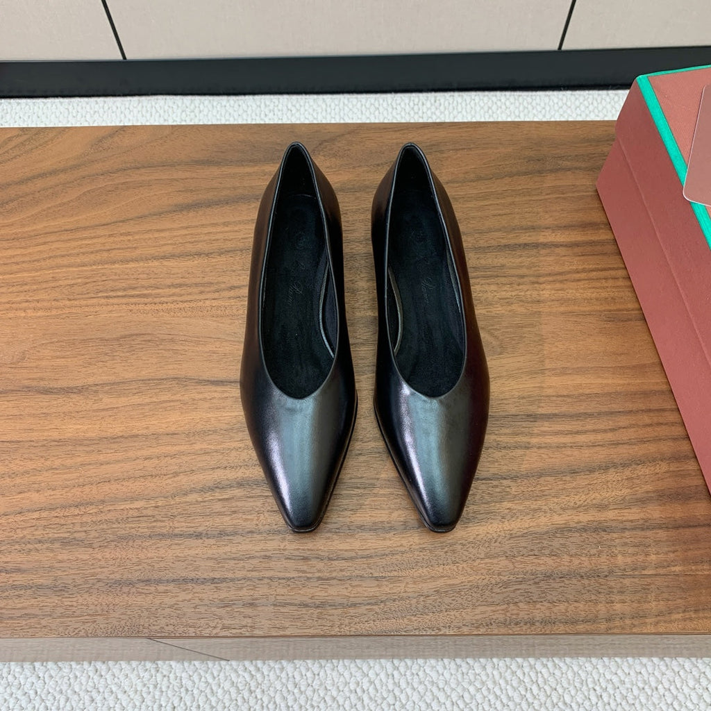LP 26S BALLET FLATS IN BLACK CALFSKIN