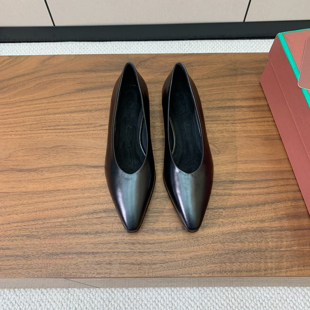 LP 26S BALLET FLATS IN BLACK CALFSKIN