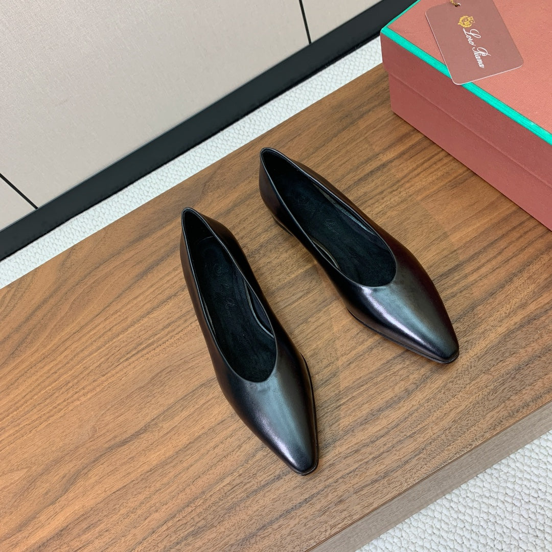 LP 26S BALLET FLATS IN BLACK CALFSKIN