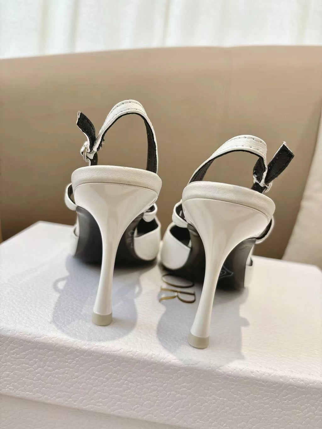 DIOR 26S SLINGBACK KITTEN HEEL PUMPS 85MM IN WHITE CALFSKIN STUDDED BOW STRAP