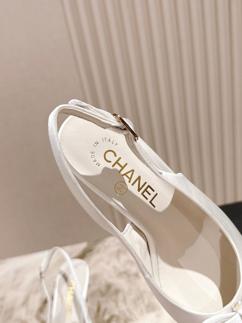 CC HIGH SLINGBACK IN WHITE SATIN WITH BOW ATTACHED