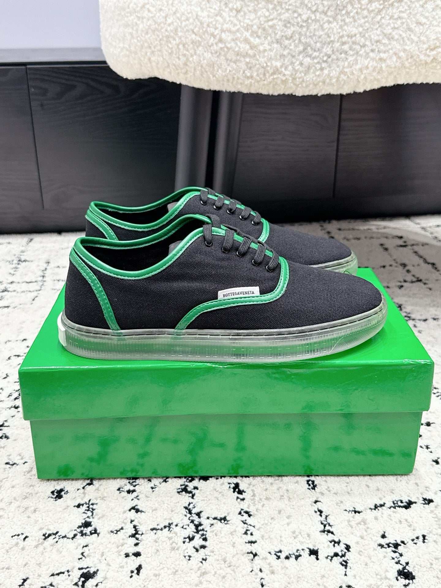 BOTTEGA VENETA 26S SNEAKERS IN BLACK AND GREEN CANVAS