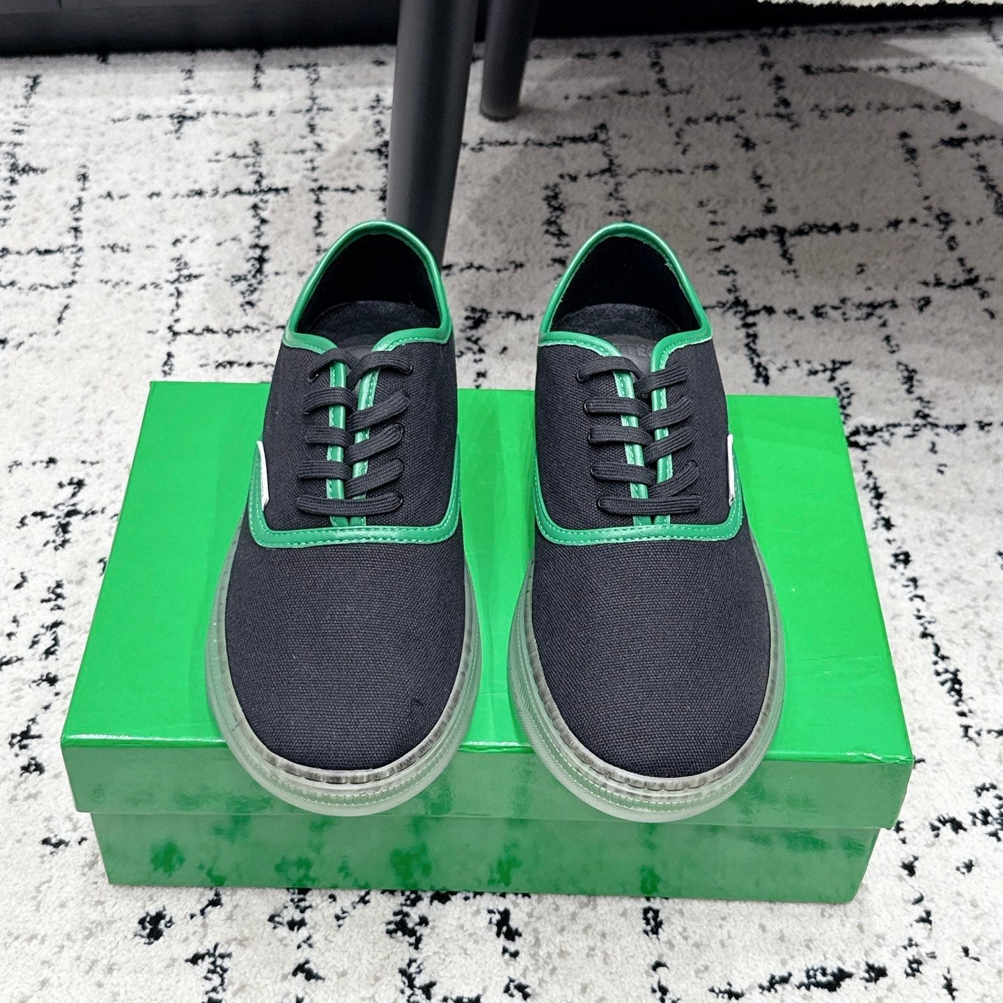 BOTTEGA VENETA 26S SNEAKERS IN BLACK AND GREEN CANVAS