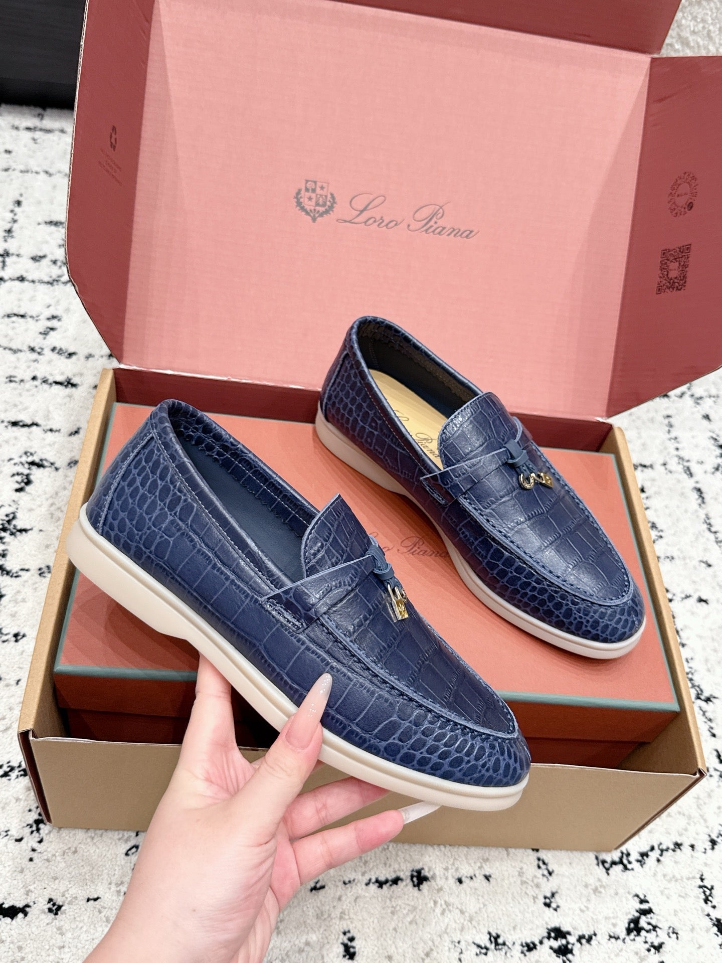 LP 26S SUMMER CHARMS WALK LOAFER IN DARK BLUE CROCODILE CALFSKIN GOLD HARDWARE