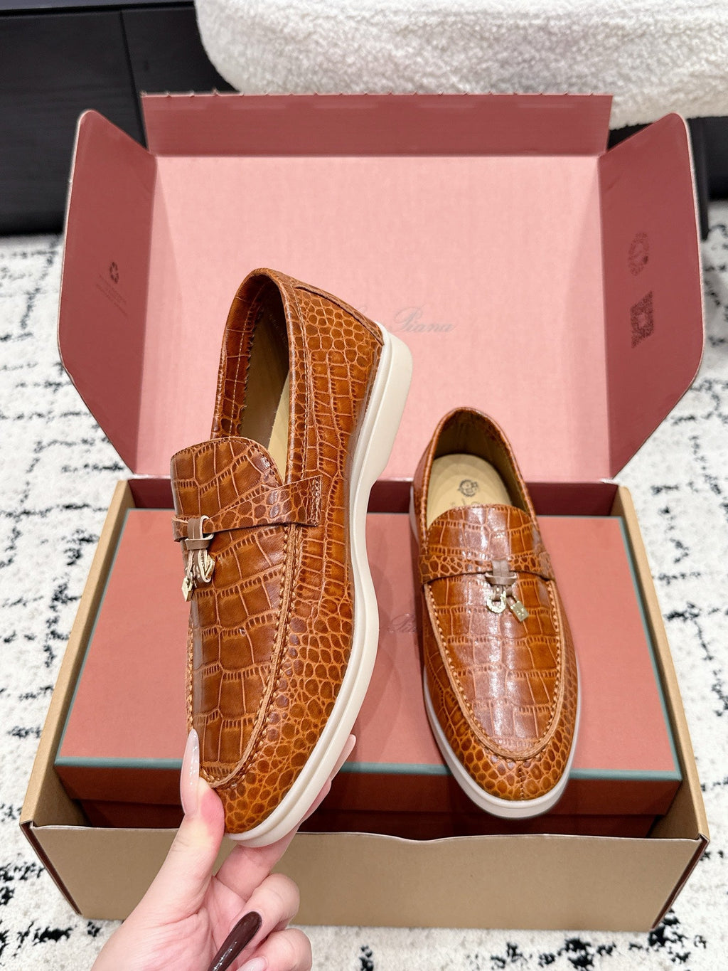 LP 26S SUMMER CHARMS WALK LOAFER IN CARAMEL BROWN CROCODILE CALFSKIN GOLD HARDWARE