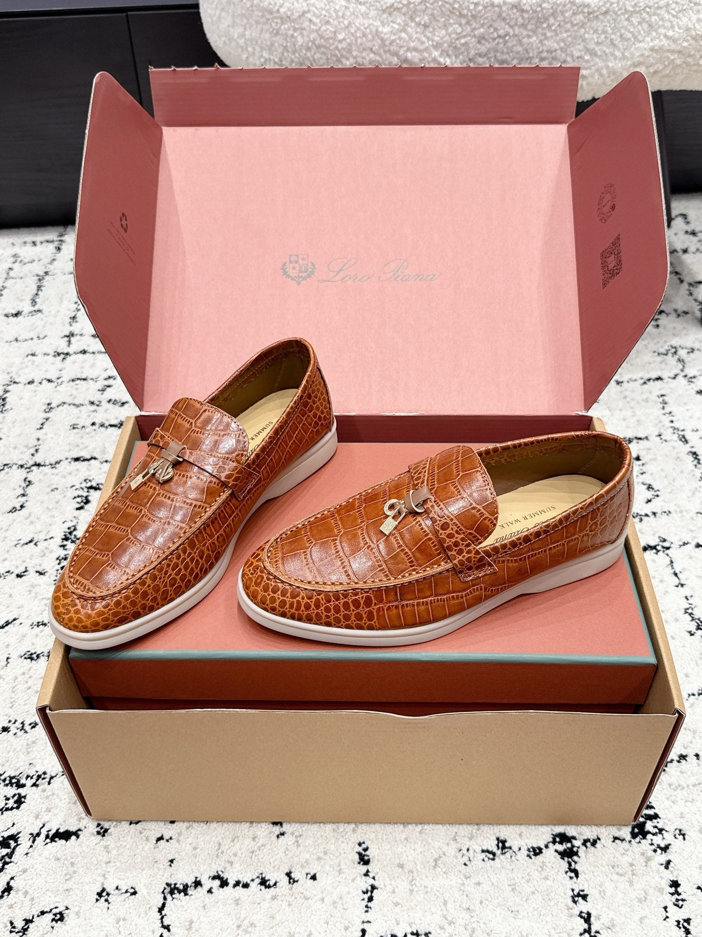 LP 26S SUMMER CHARMS WALK LOAFER IN CARAMEL BROWN CROCODILE CALFSKIN GOLD HARDWARE