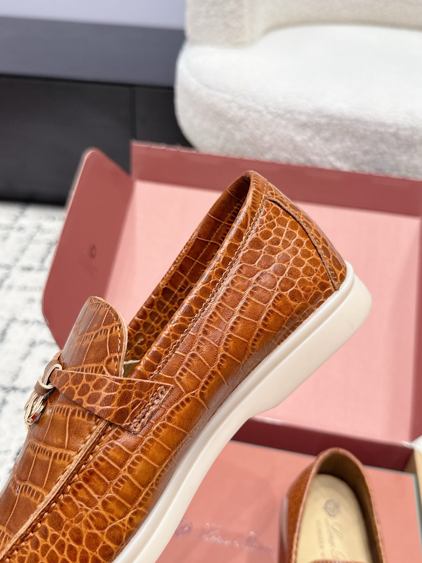 LP 26S SUMMER CHARMS WALK LOAFER IN CARAMEL BROWN CROCODILE CALFSKIN GOLD HARDWARE