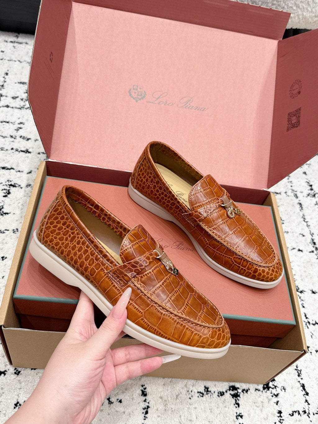 LP 26S SUMMER CHARMS WALK LOAFER IN CARAMEL BROWN CROCODILE CALFSKIN GOLD HARDWARE