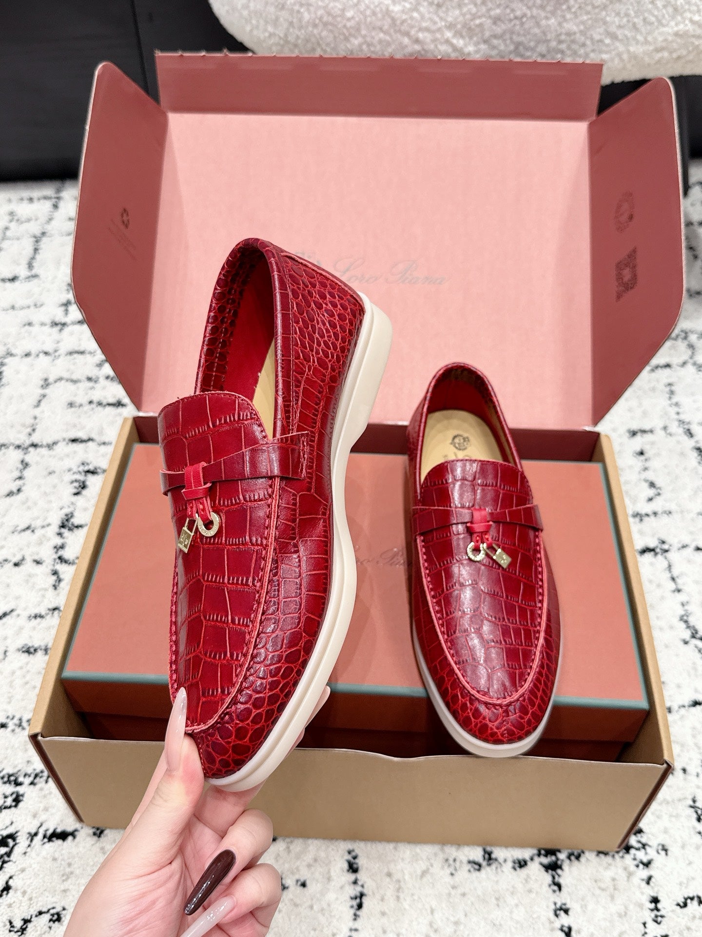 LP 26S SUMMER CHARMS WALK LOAFER IN DARK RED CROCODILE CALFSKIN GOLD HARDWARE