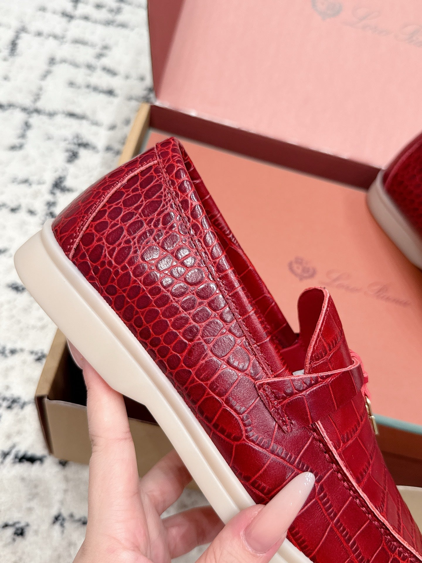 LP 26S SUMMER CHARMS WALK LOAFER IN DARK RED CROCODILE CALFSKIN GOLD HARDWARE