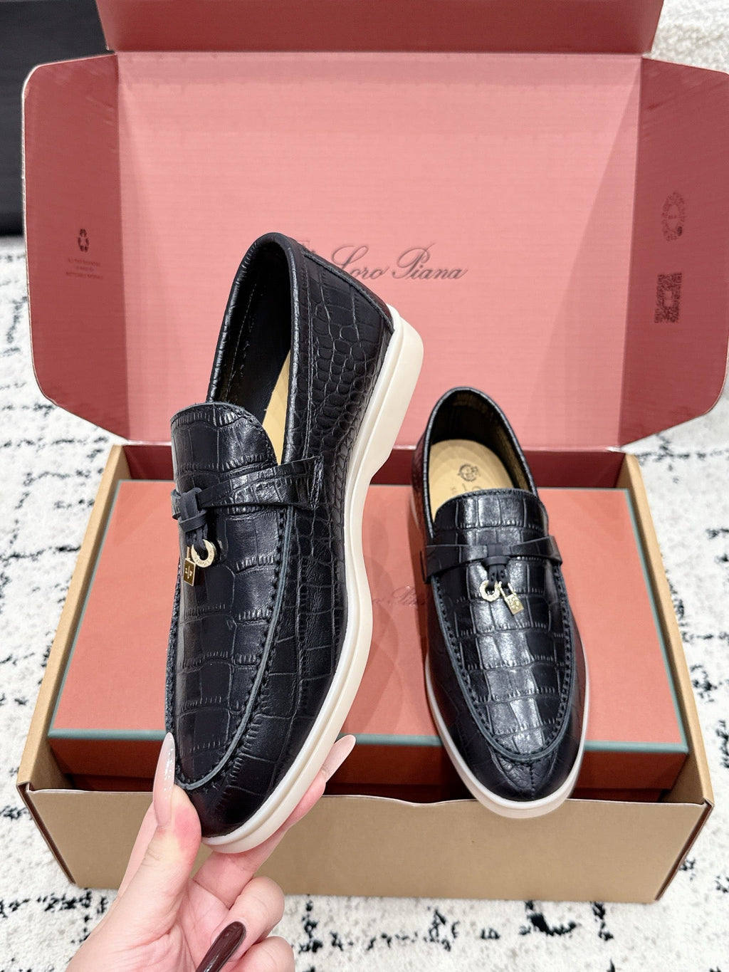 LP 26S SUMMER CHARMS WALK LOAFER IN BLACK CROCODILE CALFSKIN GOLD HARDWARE