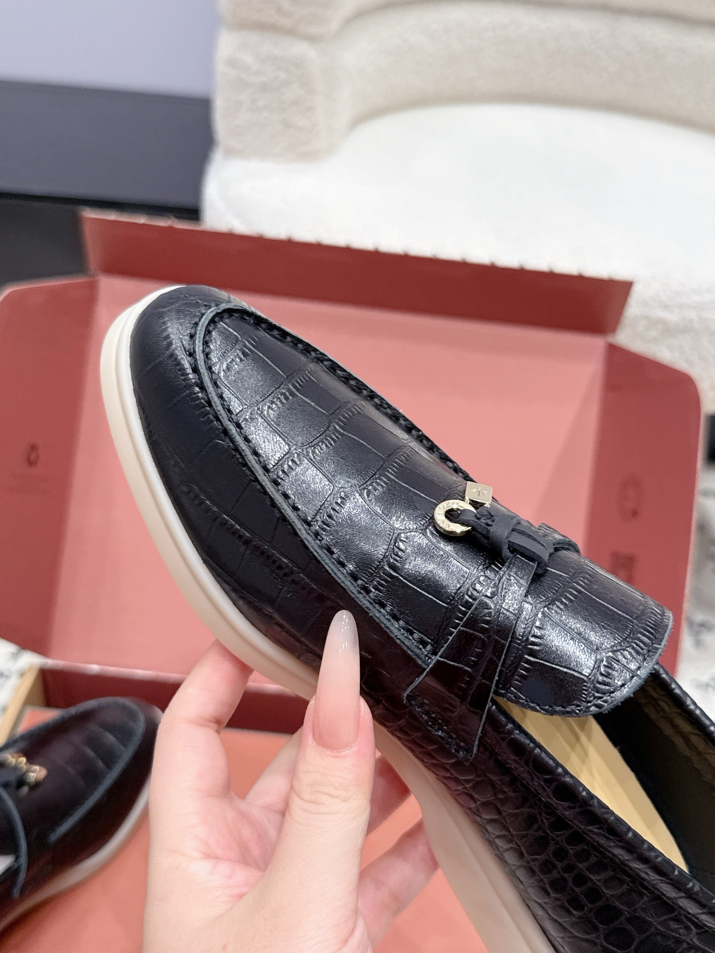 LP 26S SUMMER CHARMS WALK LOAFER IN BLACK CROCODILE CALFSKIN GOLD HARDWARE