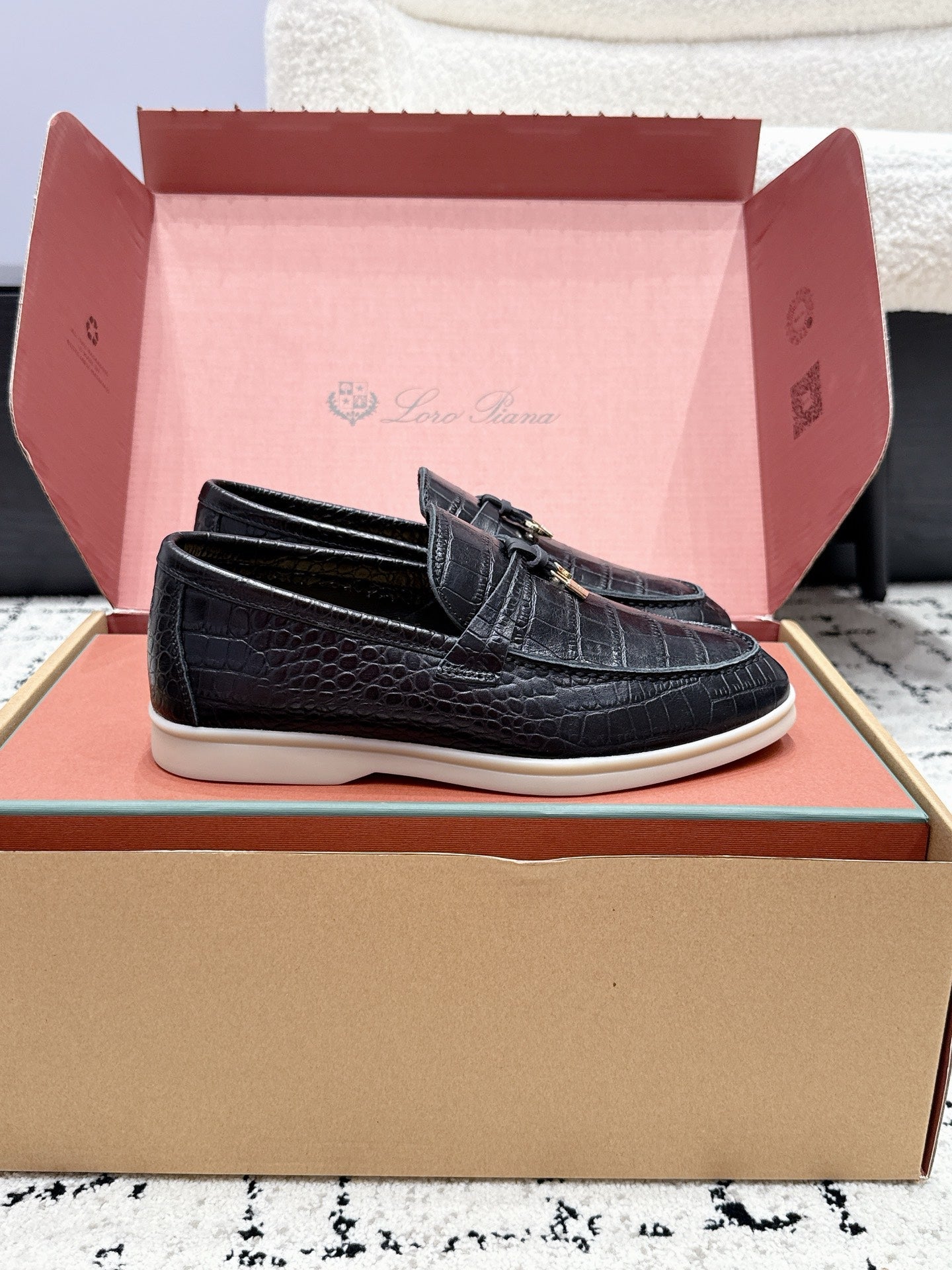 LP 26S SUMMER CHARMS WALK LOAFER IN BLACK CROCODILE CALFSKIN GOLD HARDWARE