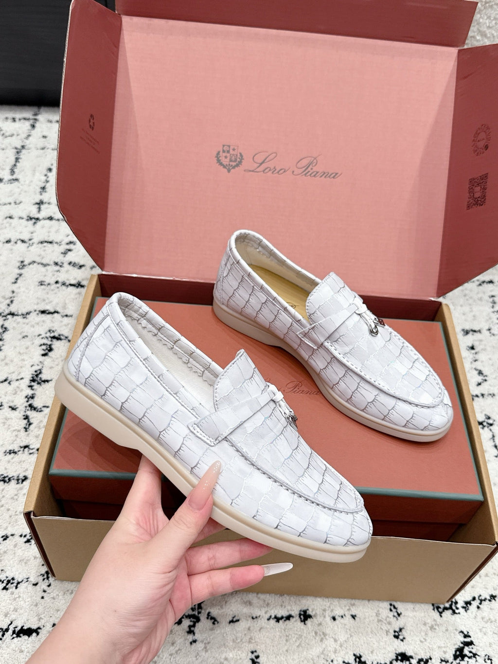 LP 26S SUMMER CHARMS WALK LOAFER IN WHITE CROCODILE CALFSKIN SILVER HARDWARE