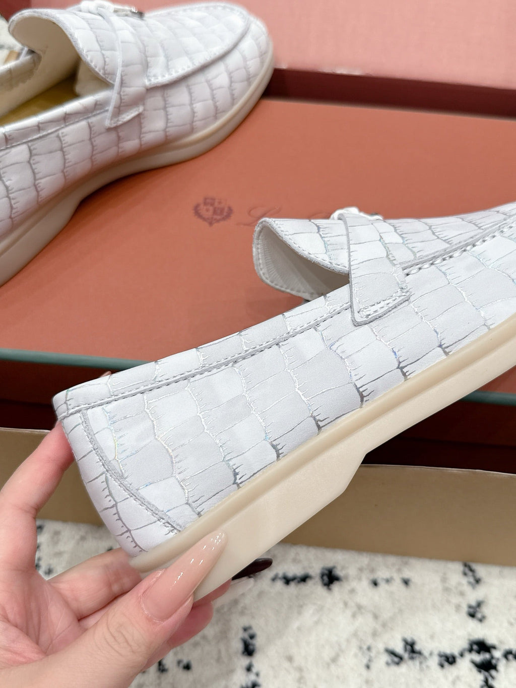 LP 26S SUMMER CHARMS WALK LOAFER IN WHITE CROCODILE CALFSKIN SILVER HARDWARE
