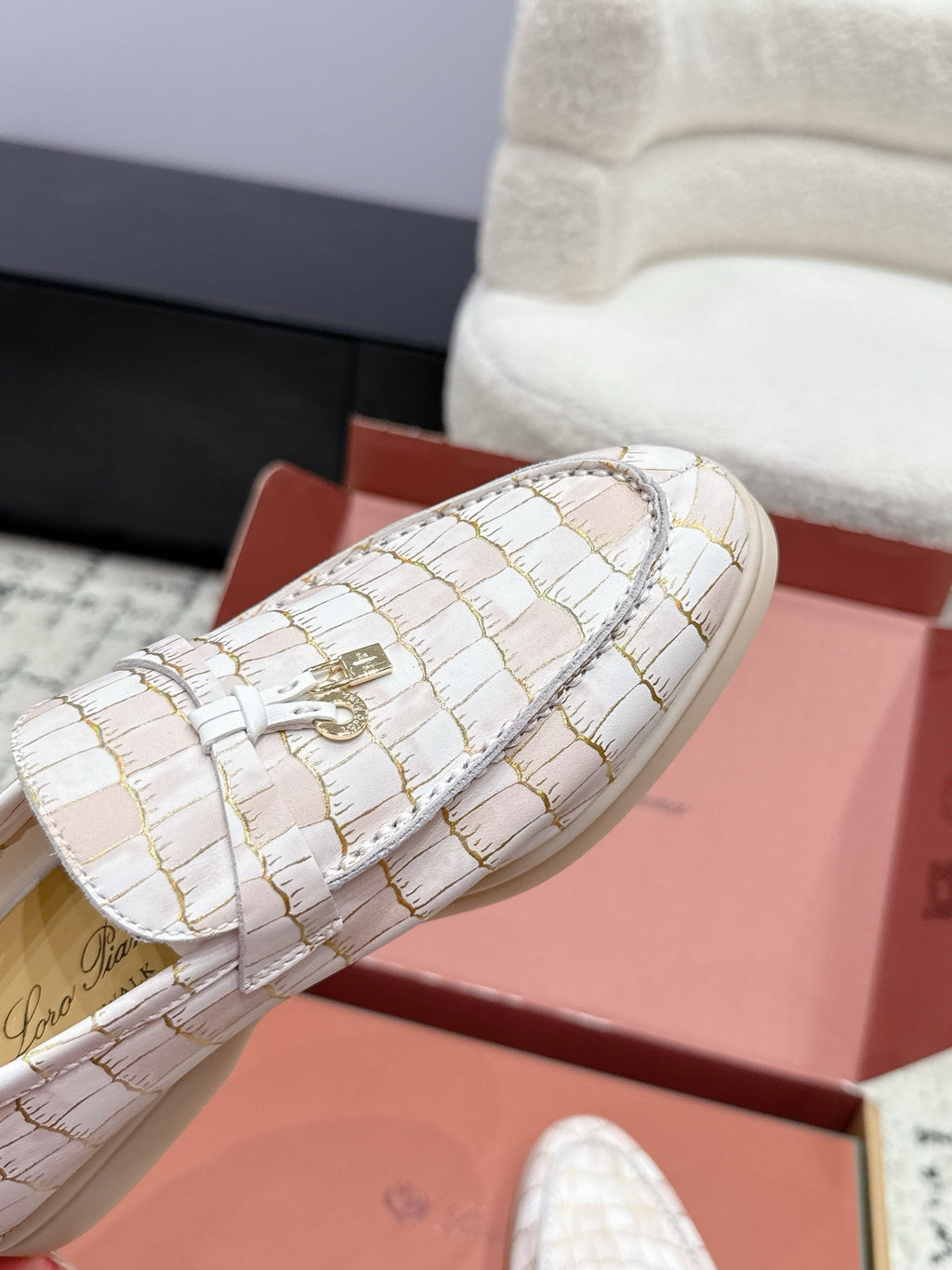 LP 26S SUMMER CHARMS WALK LOAFER IN WHITE CROCODILE CALFSKIN GOLD HARDWARE