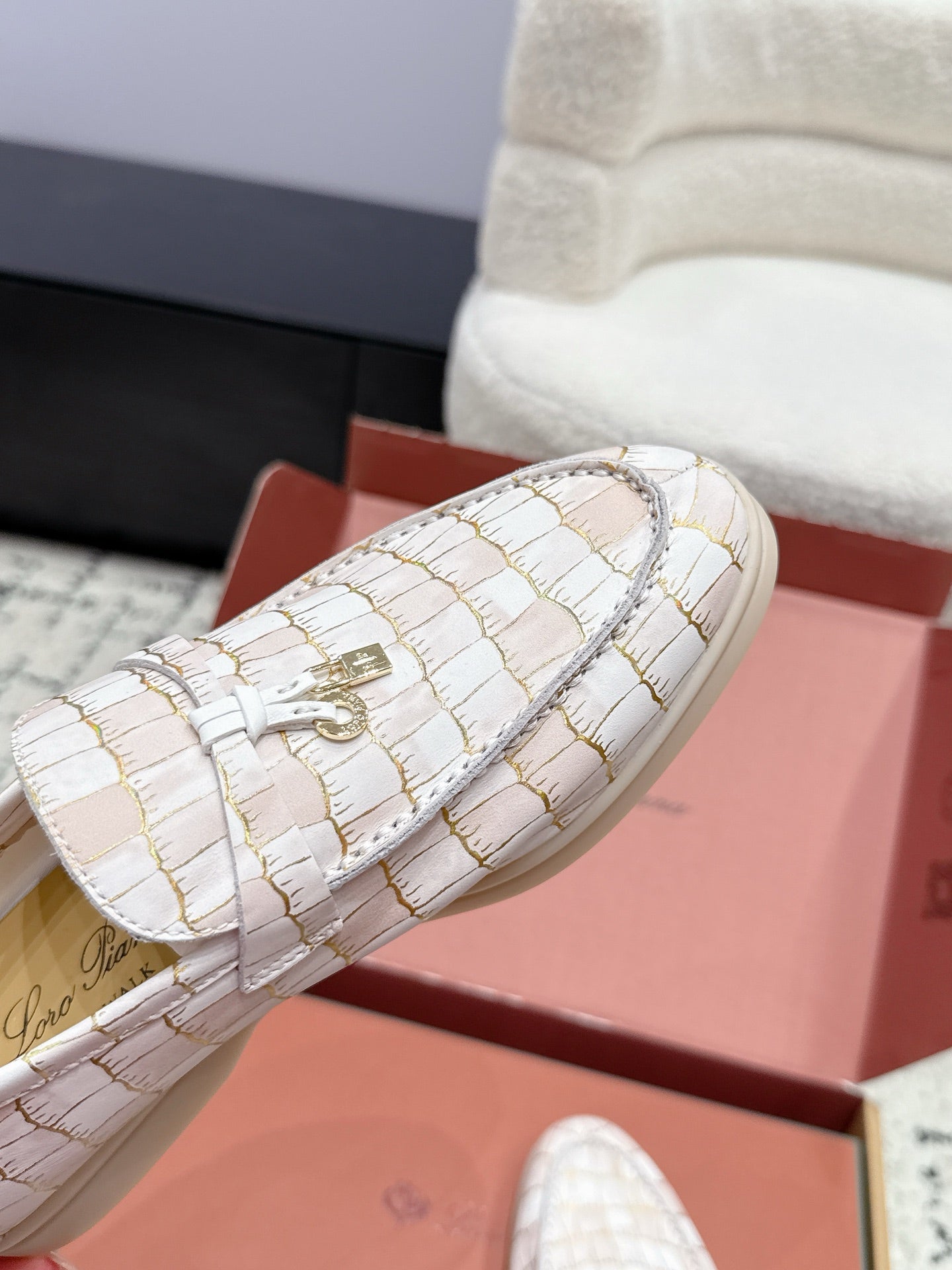 LP 26S SUMMER CHARMS WALK LOAFER IN WHITE CROCODILE CALFSKIN GOLD HARDWARE