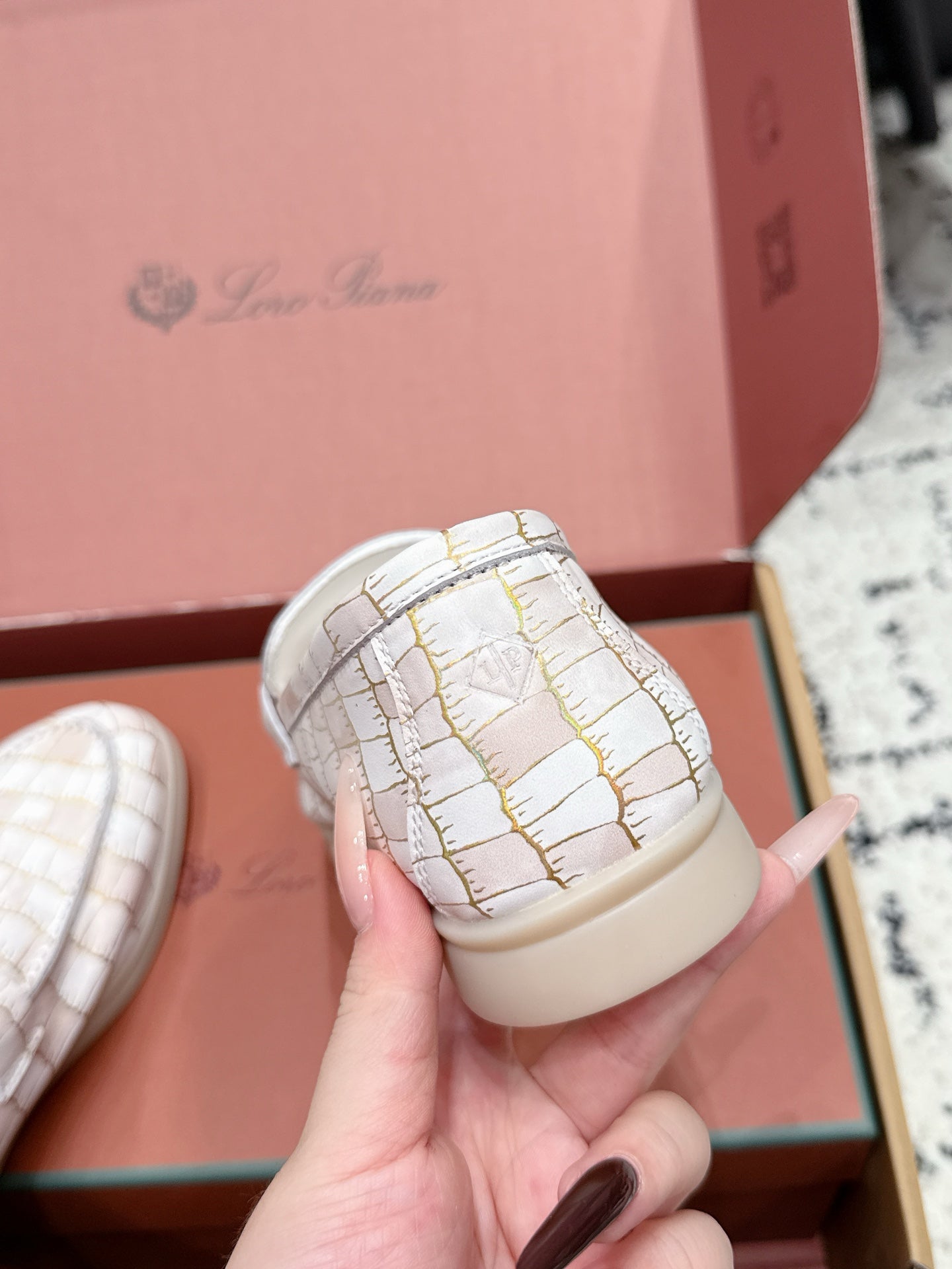 LP 26S SUMMER CHARMS WALK LOAFER IN WHITE CROCODILE CALFSKIN GOLD HARDWARE
