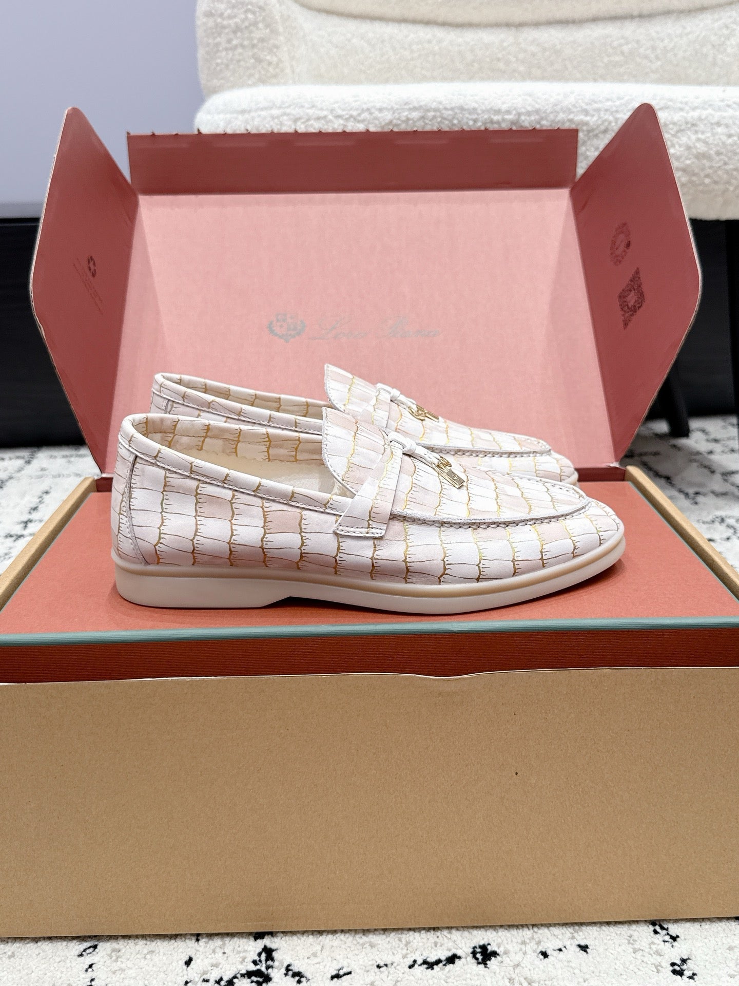 LP 26S SUMMER CHARMS WALK LOAFER IN WHITE CROCODILE CALFSKIN GOLD HARDWARE