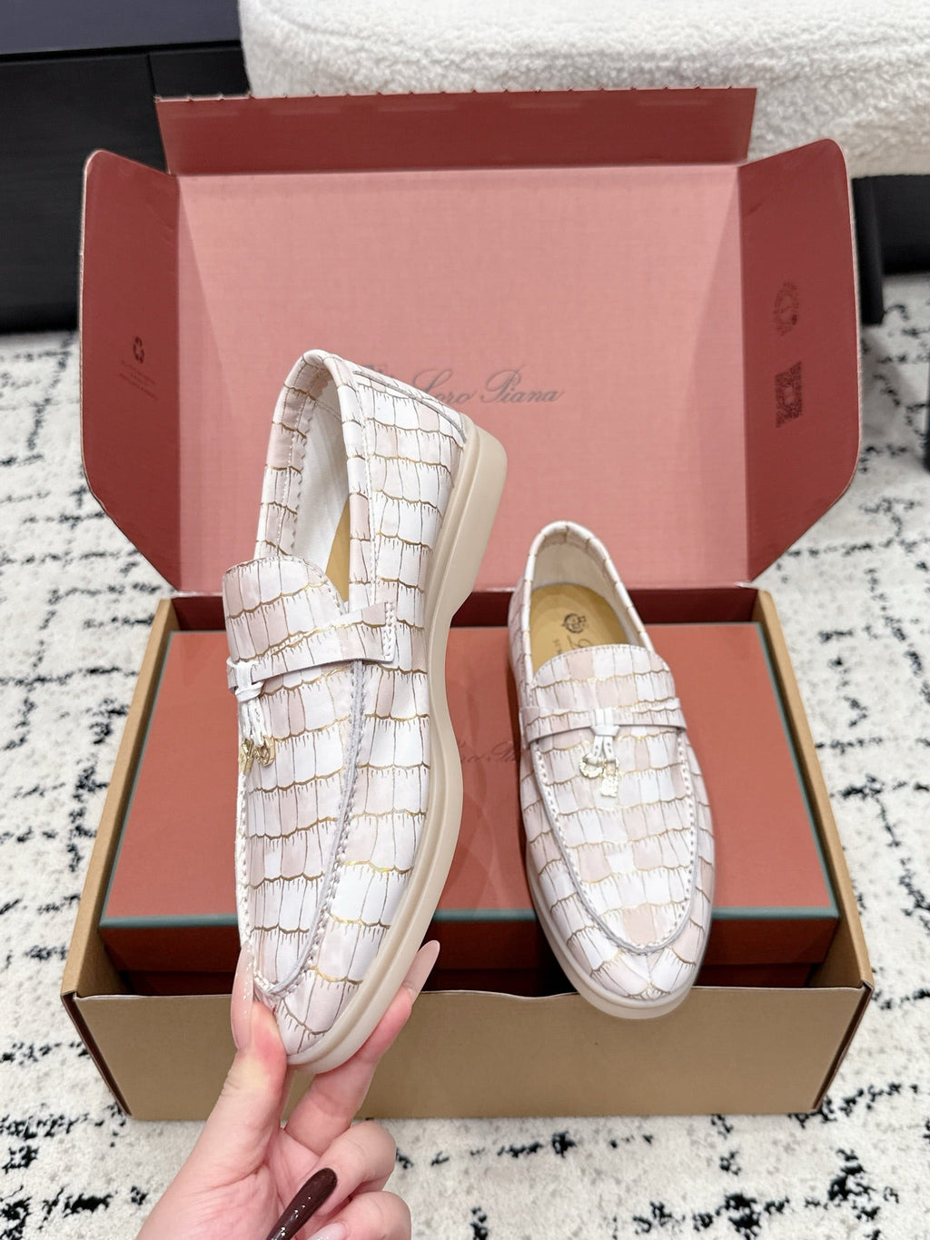 LP 26S SUMMER CHARMS WALK LOAFER IN WHITE CROCODILE CALFSKIN GOLD HARDWARE