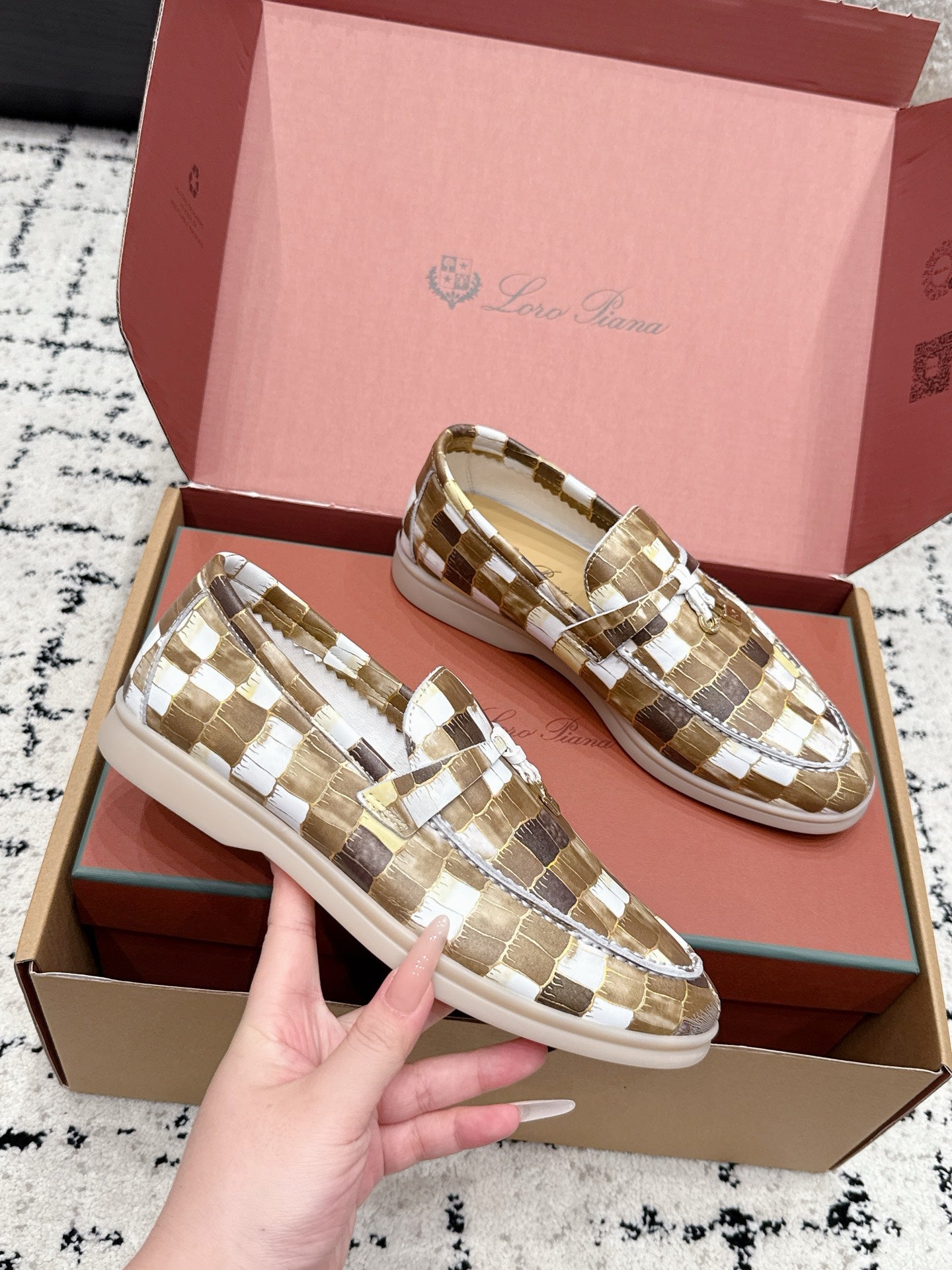 LP 26S SUMMER CHARMS WALK LOAFER IN WHITE BROWN CROCODILE CALFSKIN GOLD HARDWARE