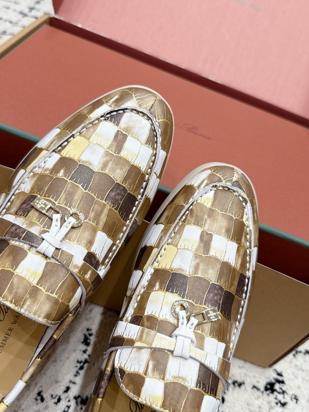 LP 26S SUMMER CHARMS WALK LOAFER IN WHITE BROWN CROCODILE CALFSKIN GOLD HARDWARE