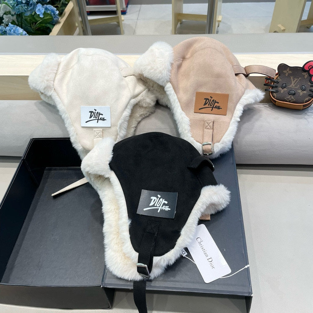 TRAPPER HAT IN WHITE VELVET AND RABBIT FUR 431383