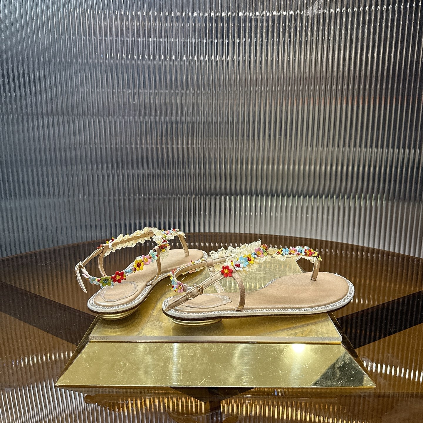 RENE CAOVILLA 26S THONG SANDALS IN BEIGE LAMBSKIN FLOWER STRAP