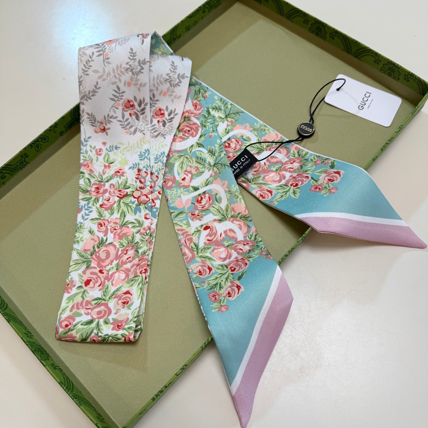 GUCCI 26S SCARF 120 IN SILK 267837