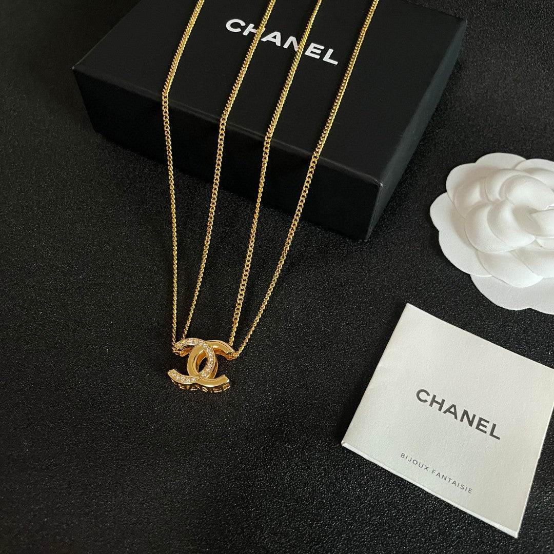 DOUBLE C HEART NECKLACE IN GOLD METAL