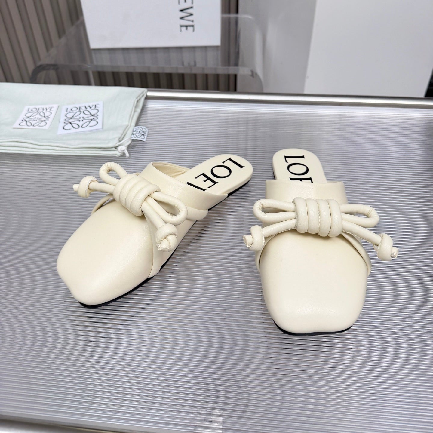 LOEWE 26S MULE LOAFERS IN IVORY WHITE CALFSKIN KNOT DETAIL